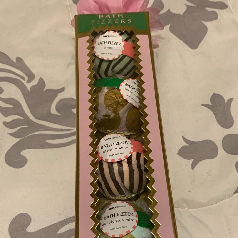 Nib- 4 pc bath fizzers